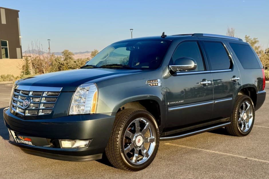 2009 Cadillac Escalade & EXT GMT900 (2007-2014) sold for $19,853