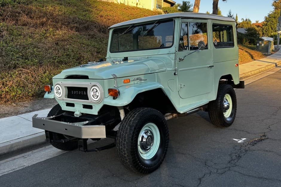 1970 Toyota Land Cruiser FJ40 sold for $13,250