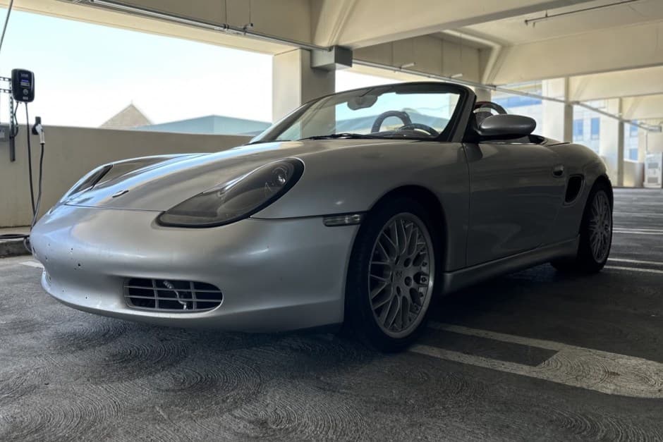 1999 Porsche 986 Boxster sold for $10,251