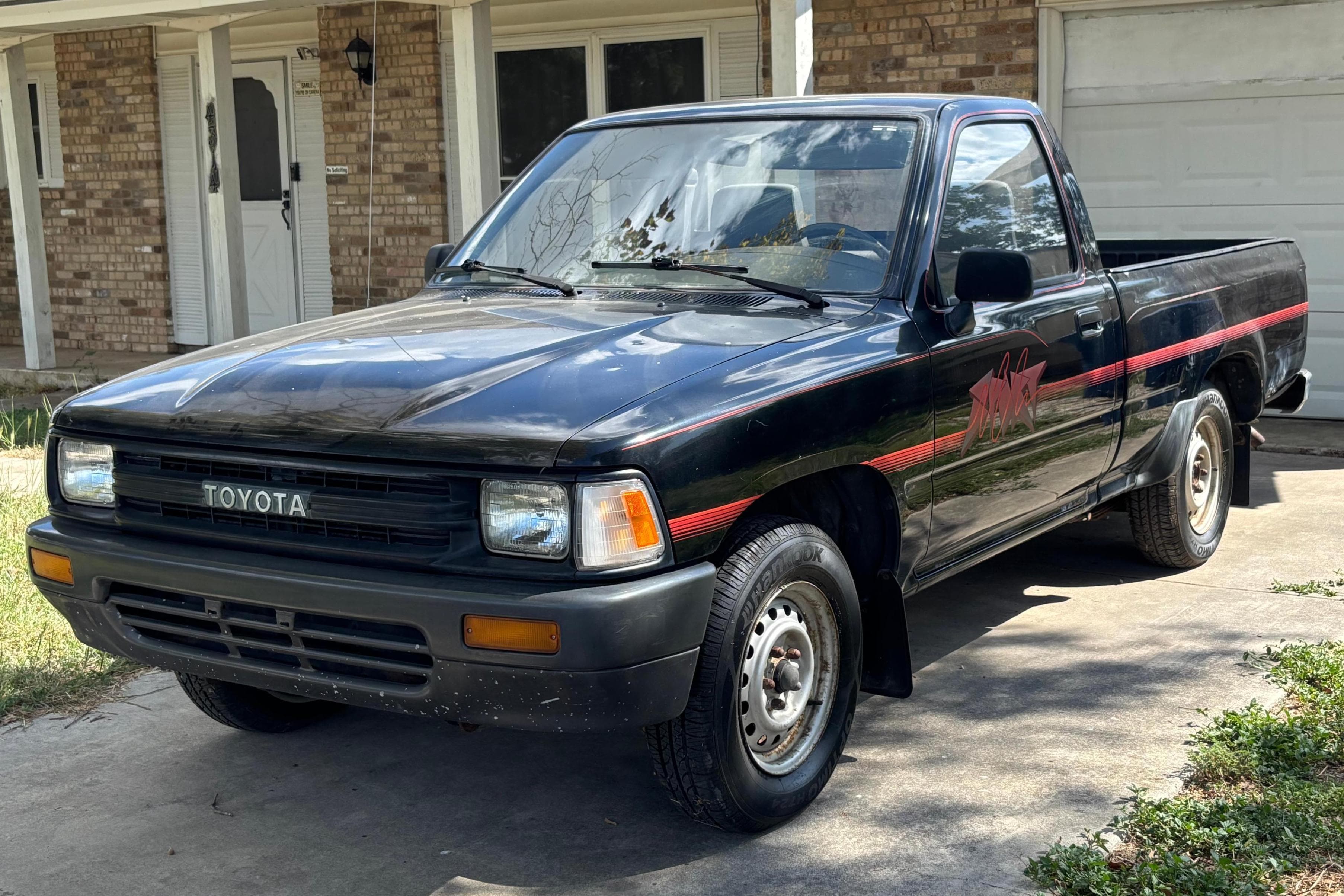 1991 Toyota Pickup sold for $4,700