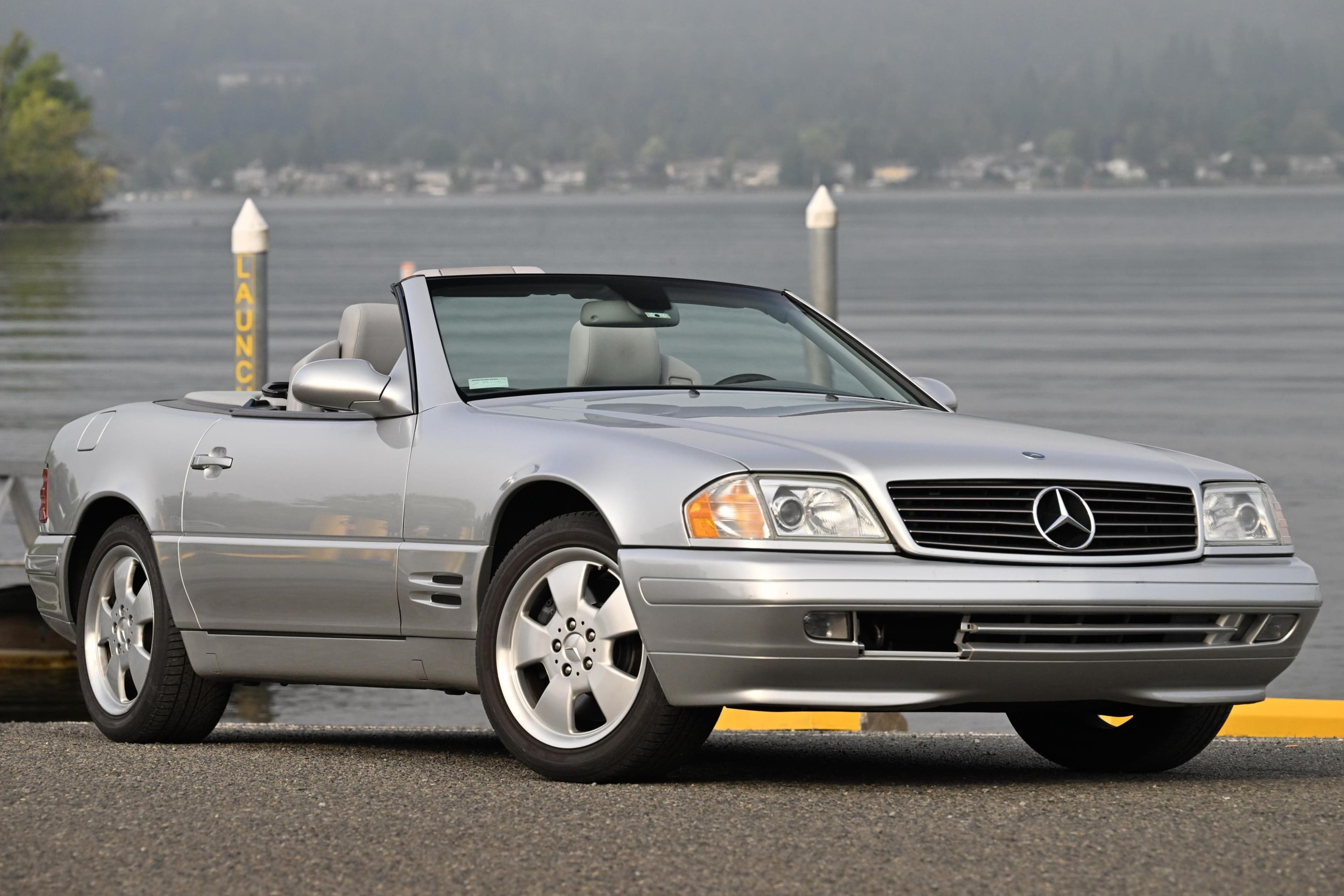 2000 Mercedes-Benz R129 SL sold for $17,000