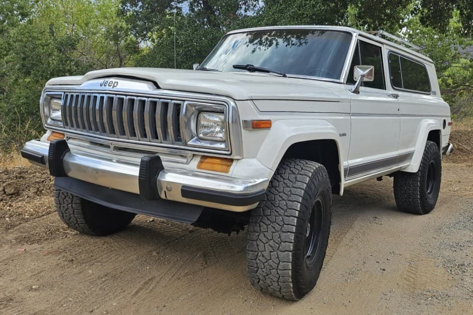 1983 Jeep SJ Cherokee sold for $23,250