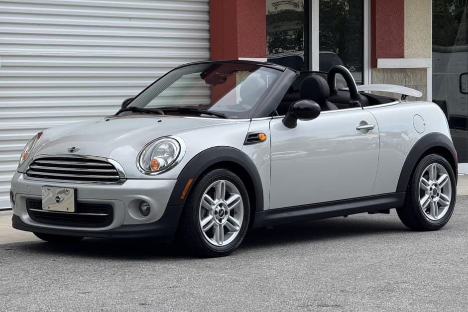 2013 Mini R58 & R59 Coupe & Roadster sold for $10,801