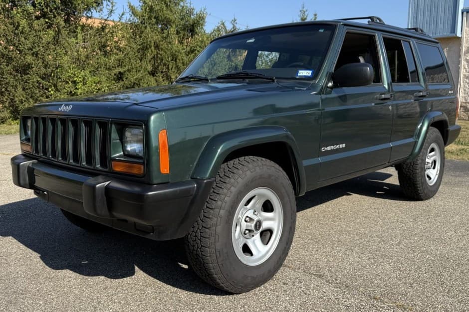 2001 Jeep XJ Cherokee sold for $16,750
