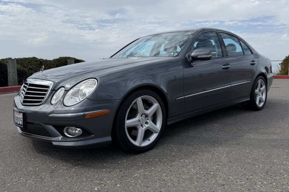 2009 Mercedes-Benz W211 E-Class sold for $12,222