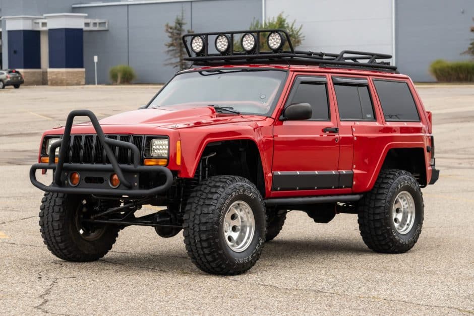1999 Jeep XJ Cherokee sold for $6,100