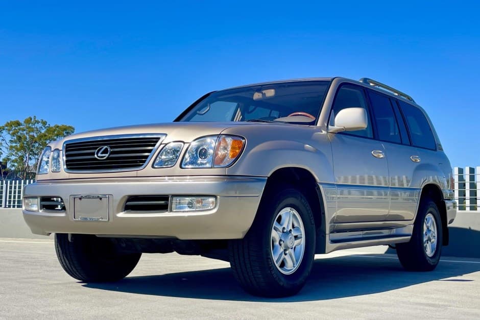 2000 Lexus LX470 sold for $24,000
