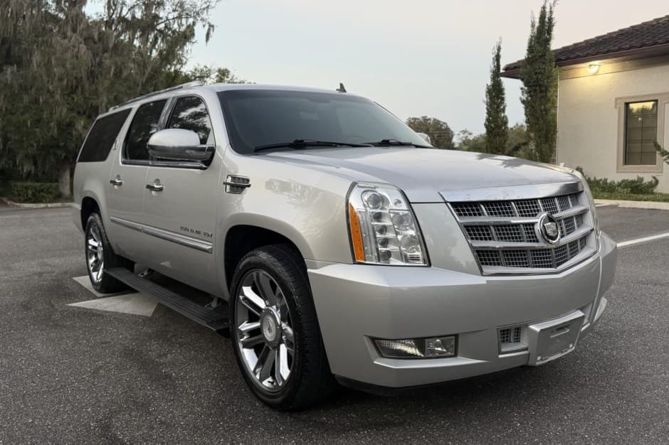 2010 Cadillac Escalade & EXT GMT900 (2007-2014) sold for $15,000