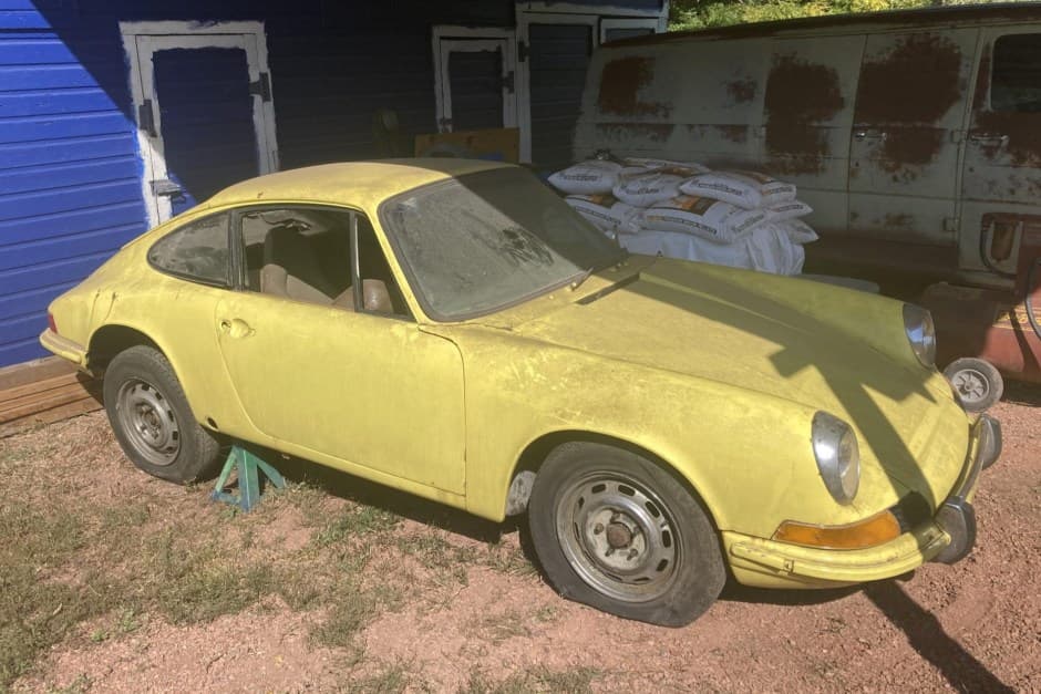 1969 Porsche LWB 911E (1969-1973) sold for $17,500