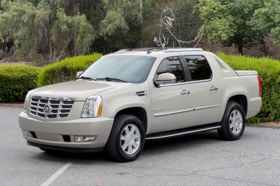 2007 Cadillac Escalade & EXT GMT900 (2007-2014) sold for $13,750