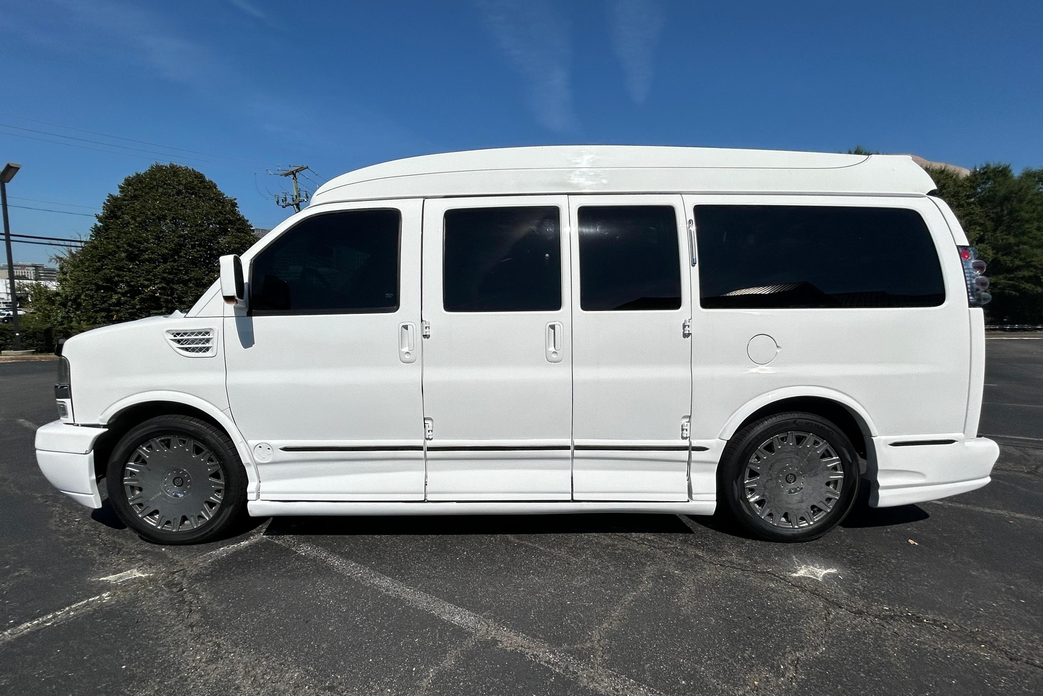 2010 Chevrolet Express sold for $7,950