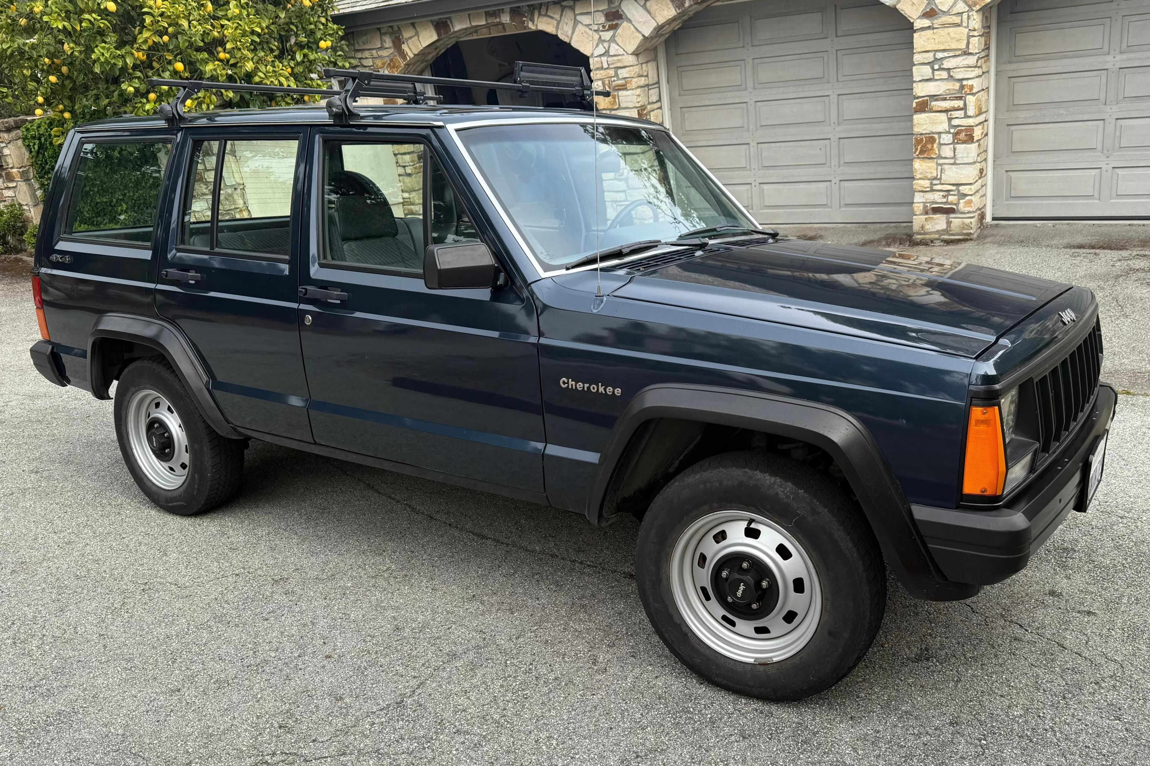 1989 Jeep Cherokee sold for $8,000