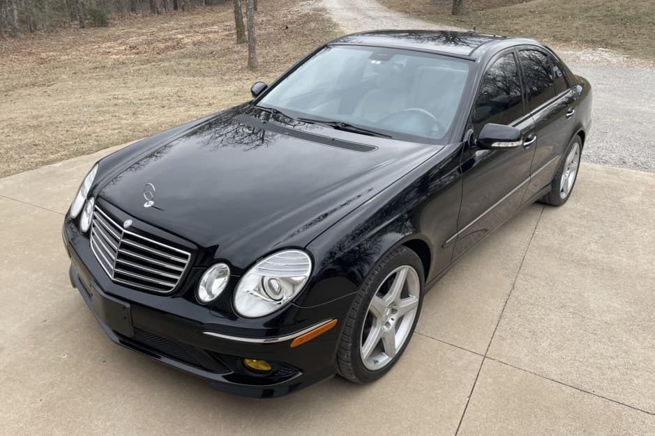 2009 Mercedes-Benz W211 E-Class sold for $8,300