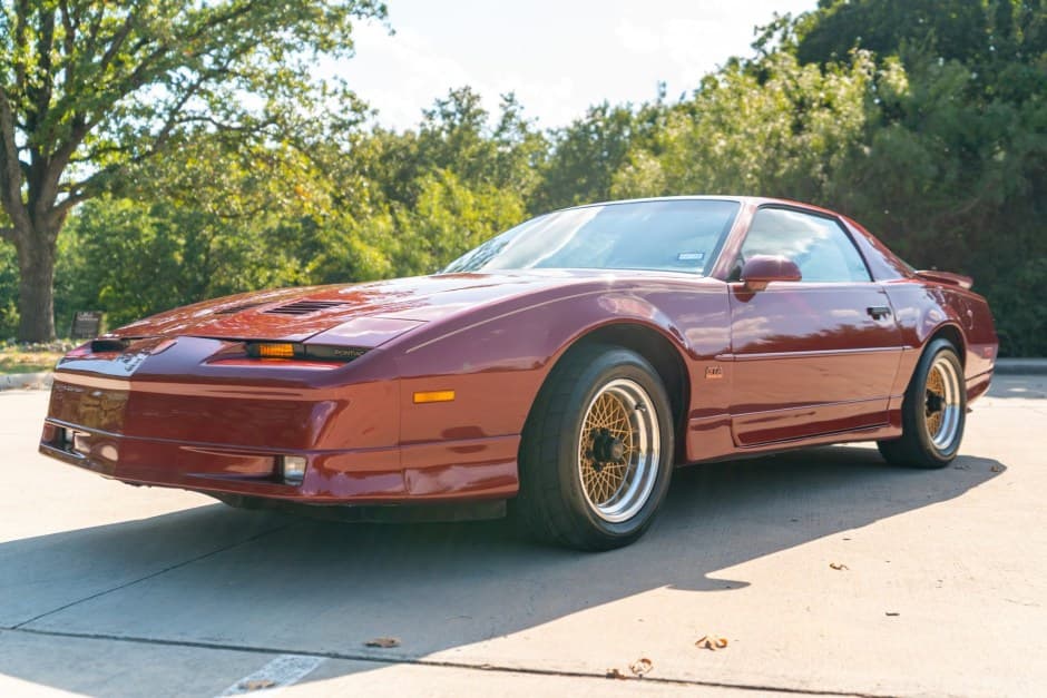 1988 Pontiac Firebird (1982-1992) sold for $11,000