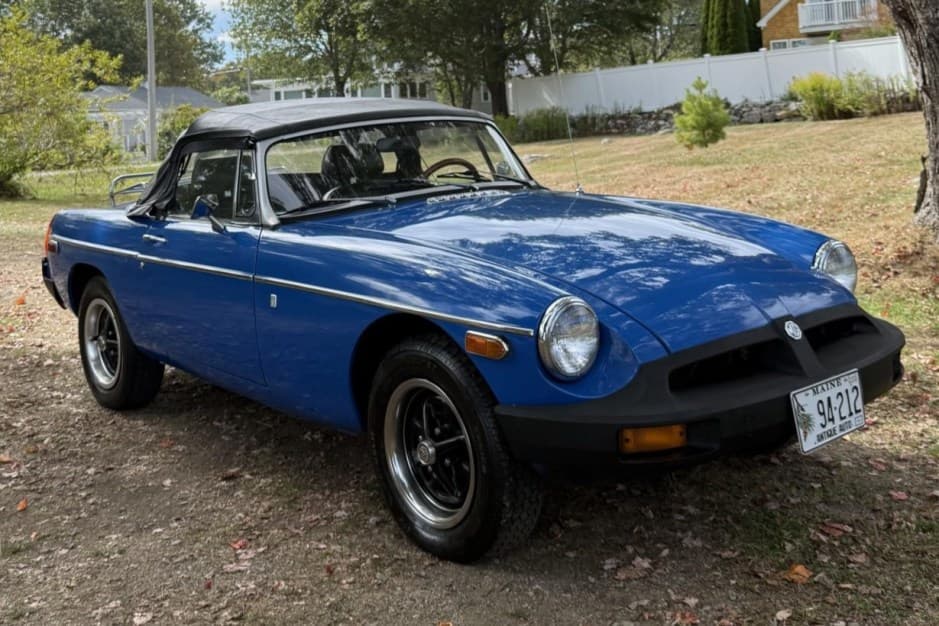 1977 MG MGB sold for $3,900