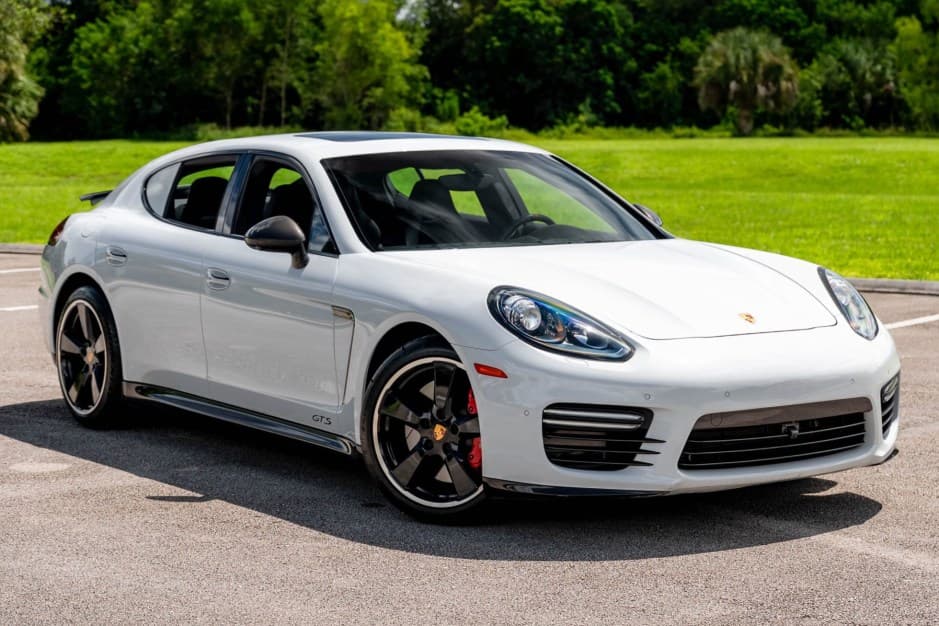 2016 Porsche Panamera sold for $45,599
