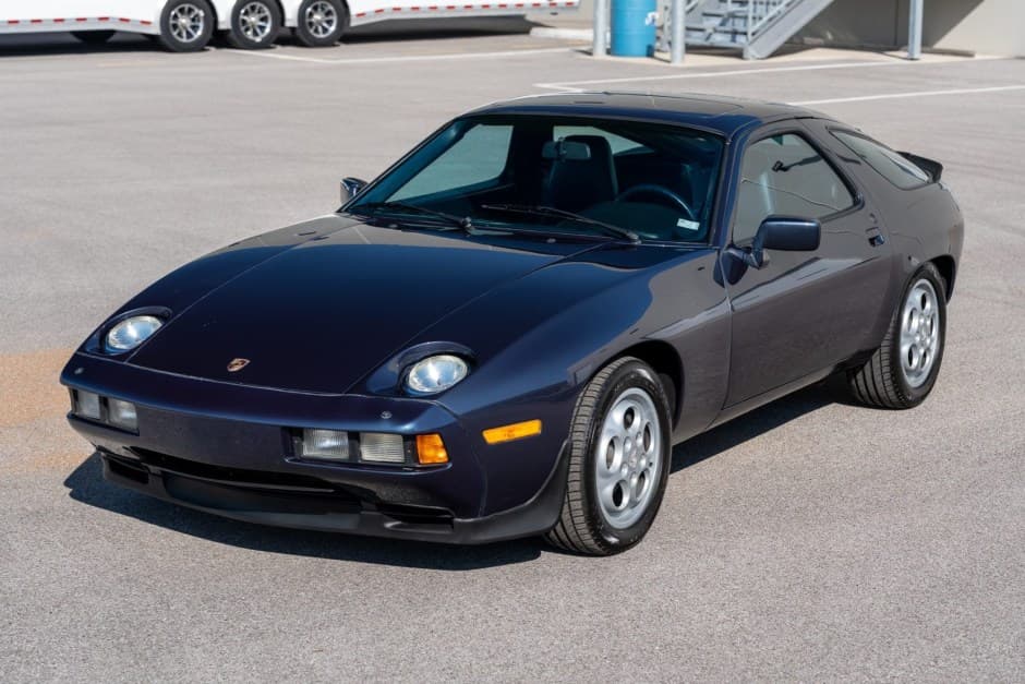 1986 Porsche 928 sold for $16,223