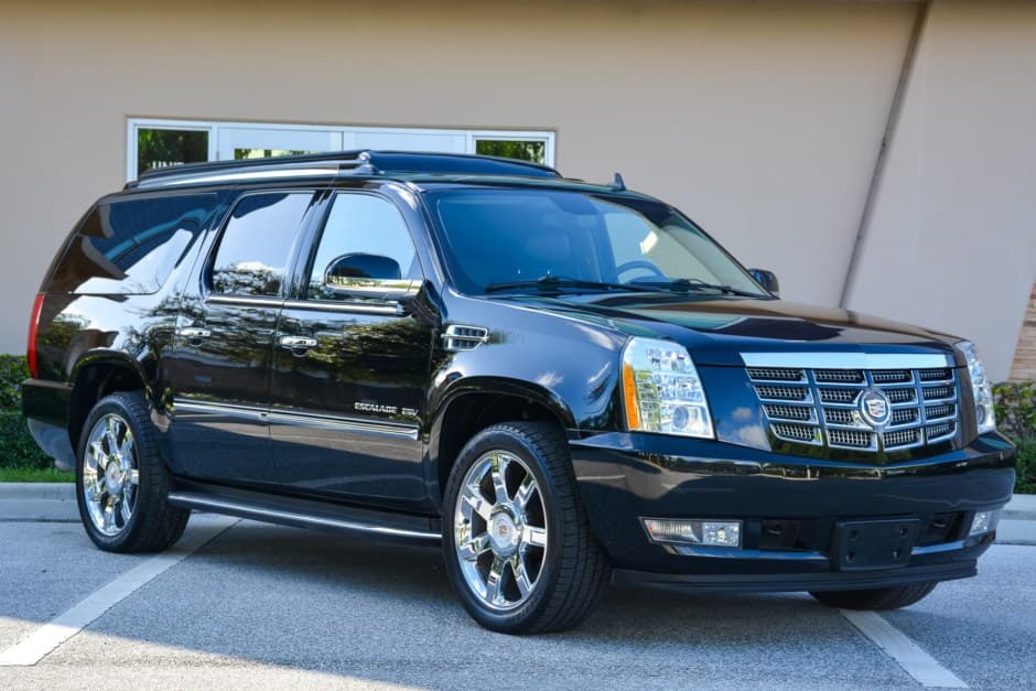 2014 Cadillac Escalade & EXT GMT900 (2007-2014) sold for $27,250