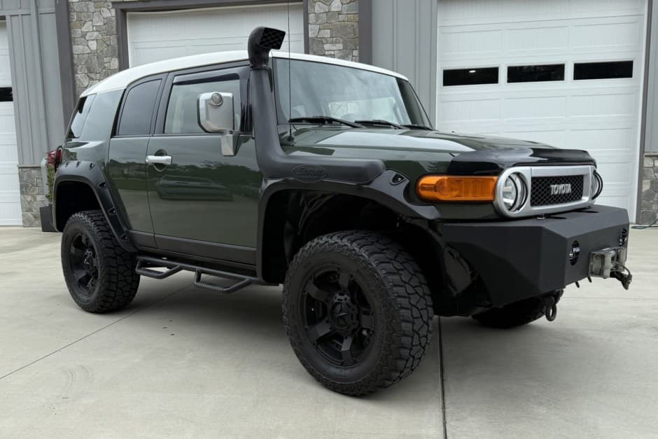 2014 Toyota FJ Cruiser sold for $37,000