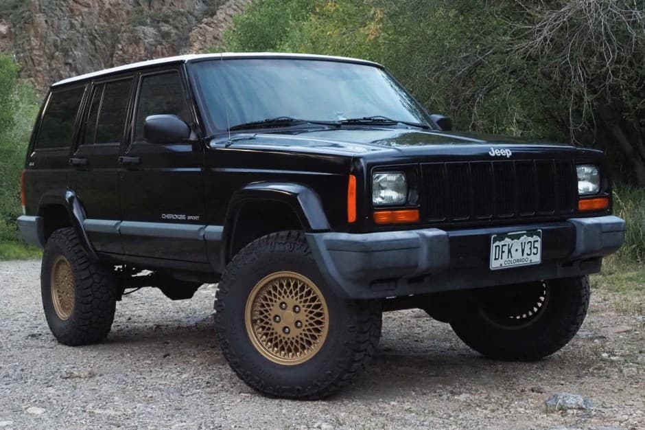 1999 Jeep XJ Cherokee sold for $11,500