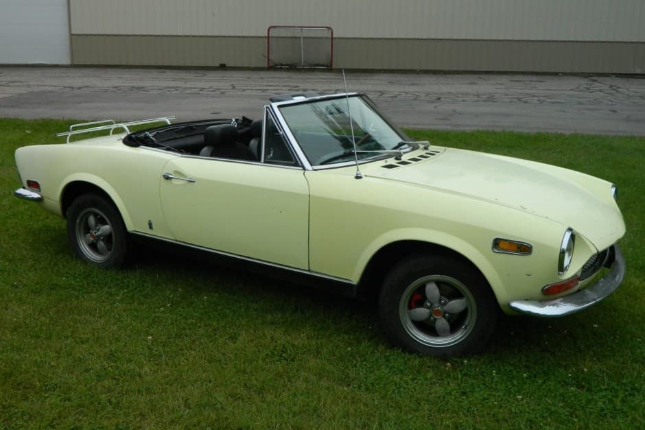 1970 Fiat 124 Spider (1966-1985) sold for $5,100