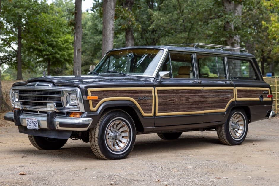 1987 Jeep SJ Grand Wagoneer sold for $23,500