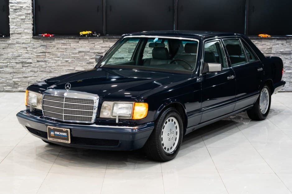 1990 Mercedes-Benz W126 S-Class sold for $23,500