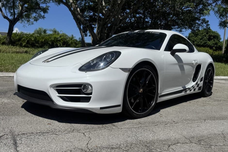 2014 Porsche 981 Cayman sold for $25,981