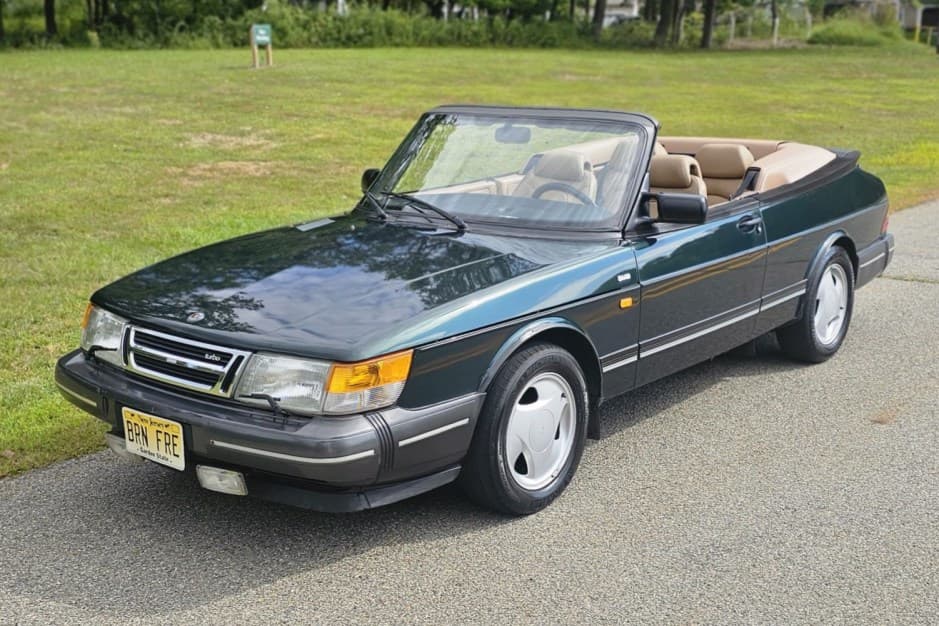 1992 Saab 900 sold for $8,100