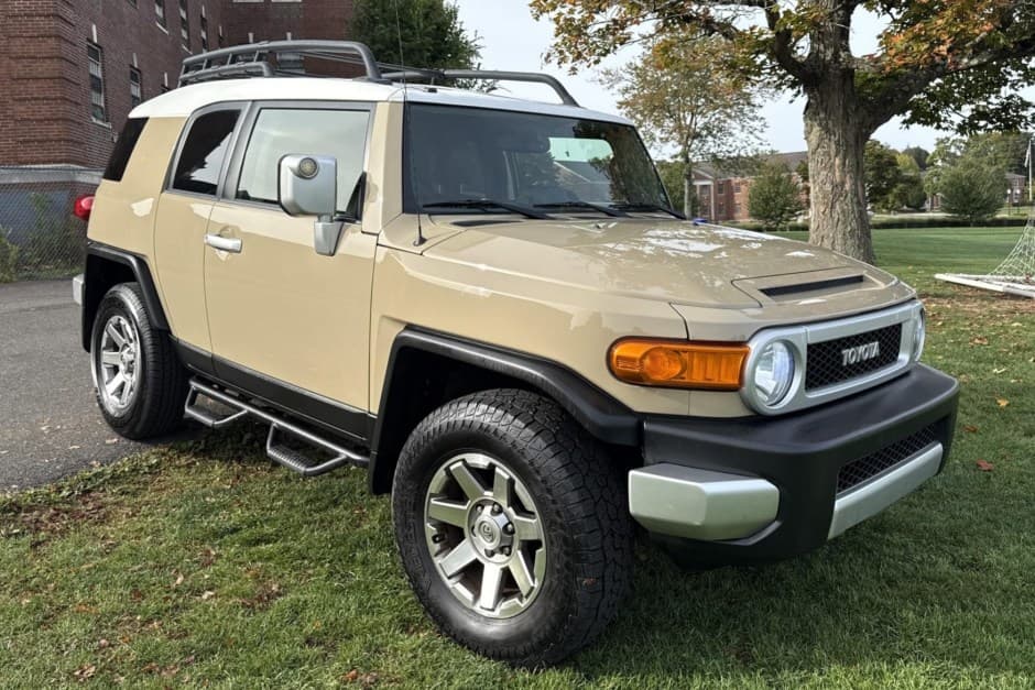 2014 Toyota FJ Cruiser sold for $21,500