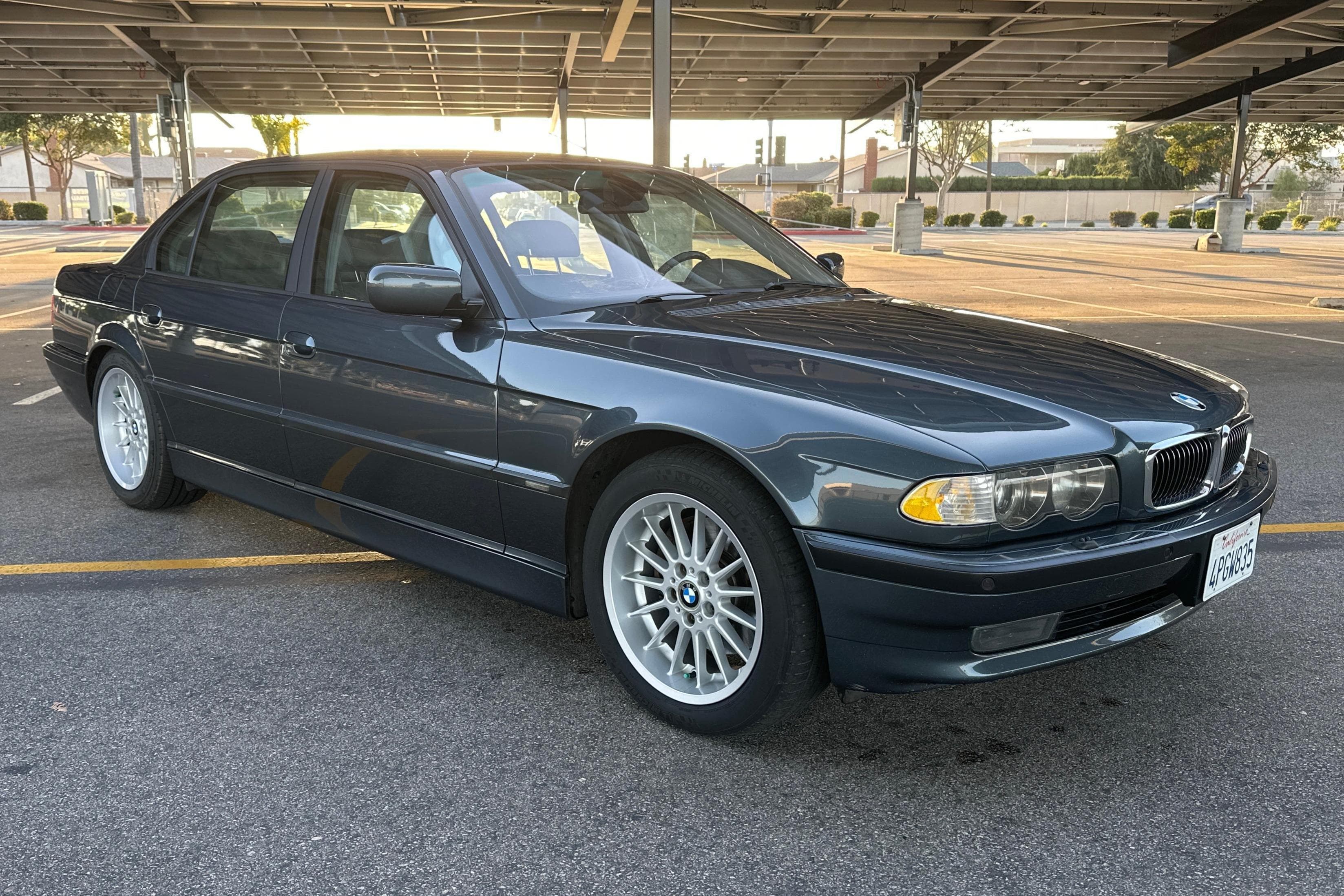 2001 BMW 7 Series sold for $17,750