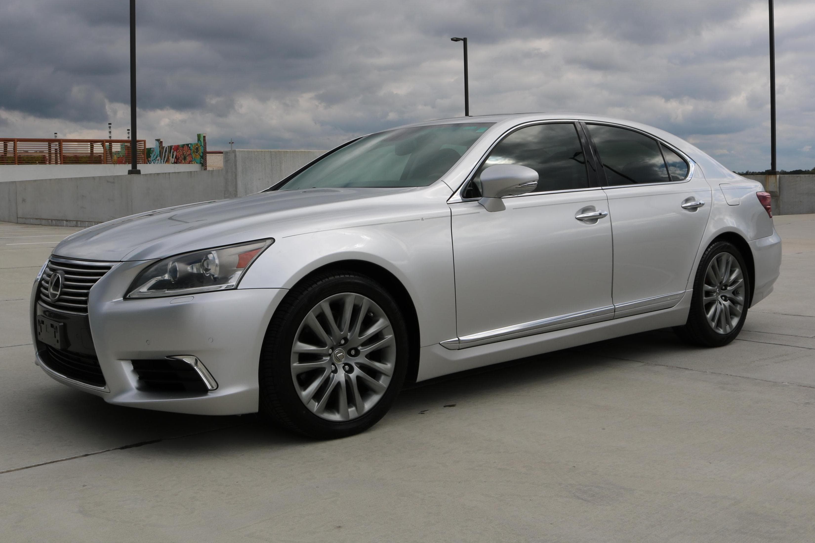 2013 Lexus LS sold for $20,750