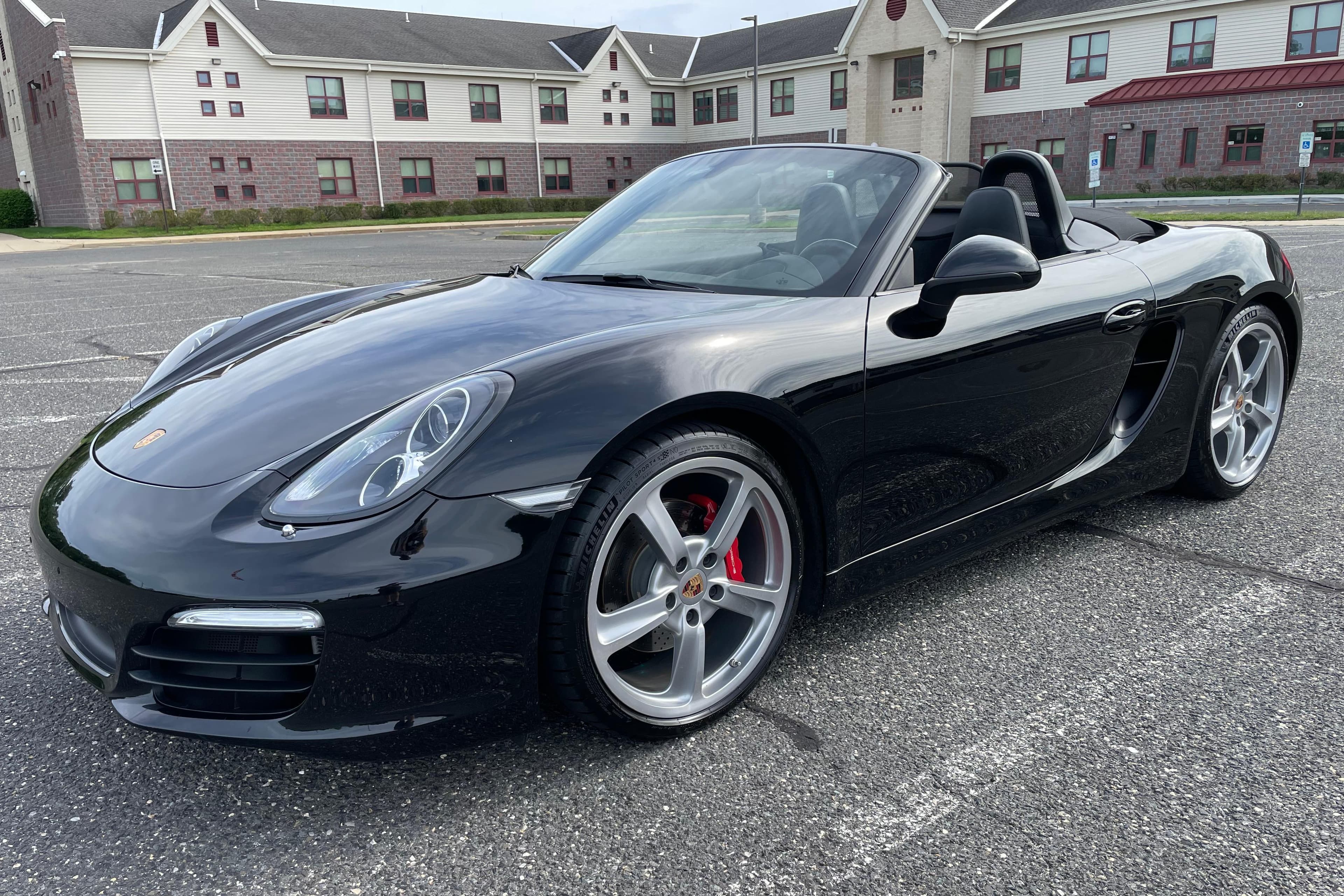 2014 Porsche 981 Boxster sold for $40,750