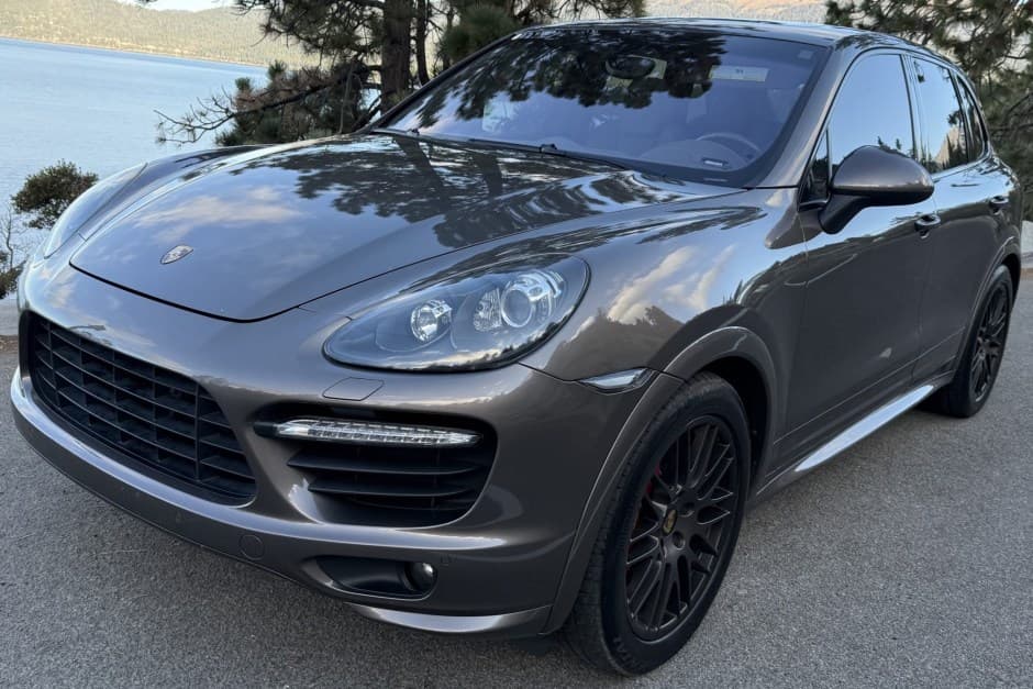 2013 Porsche 958 Cayenne (2011-2018) sold for $20,250