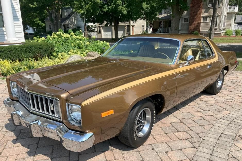 1975 Plymouth Road Runner sold for $43,000