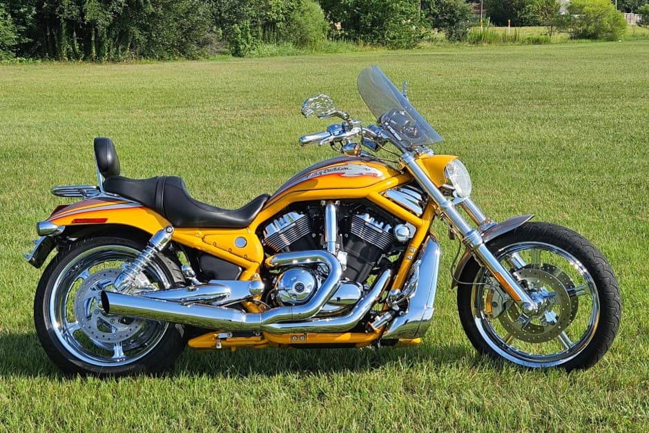 2006 Harley-Davidson V-Rod sold for $9,200