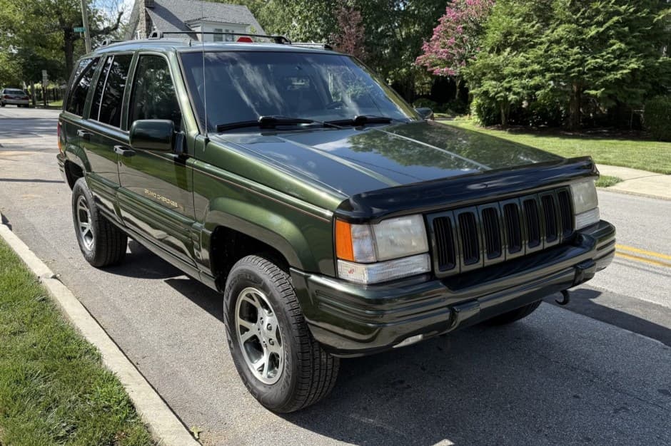 1996 Jeep ZJ Grand Cherokee sold for $10,750