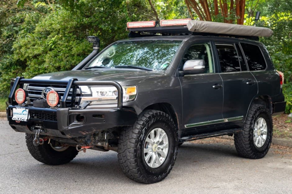 2016 Toyota Land Cruiser 200-Series sold for $27,250