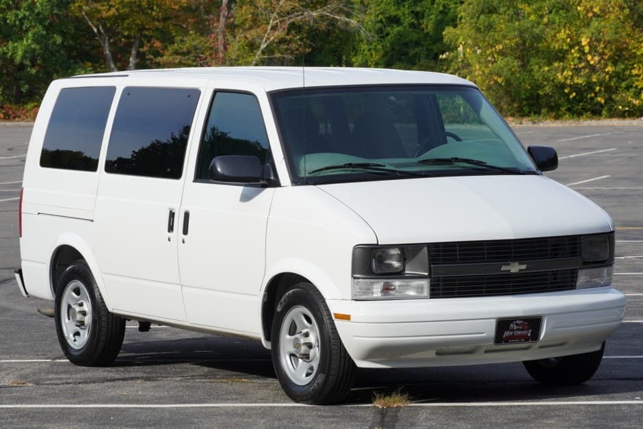 2005 Chevrolet Astro sold for $10,889
