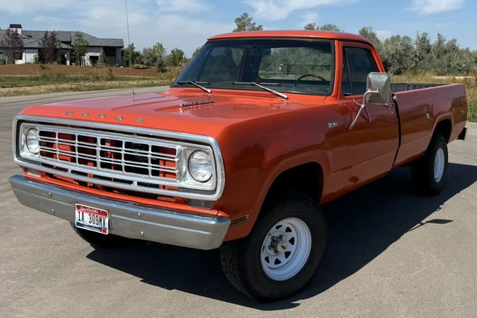 1976 Dodge Power Wagon sold for $8,400