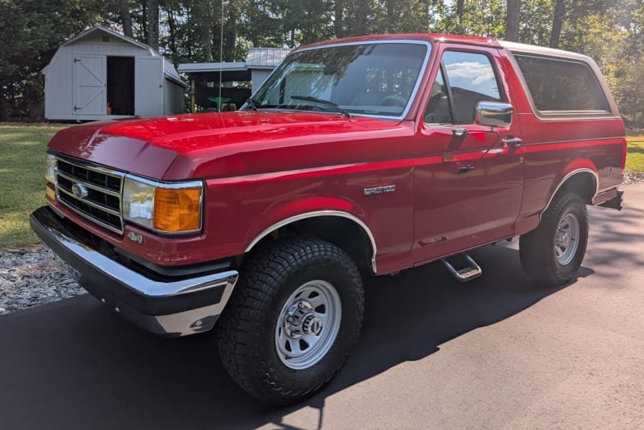 1990 Ford Bronco 4th-5th Generations 1987-1996 sold for $16,500