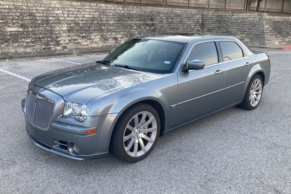 2006 Chrysler 300 (2005-2023) sold for $15,250