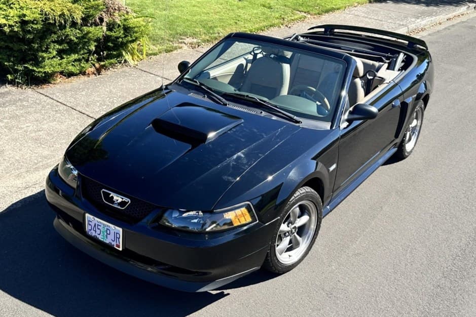 2003 Ford Mustang SN95 1994-2004 sold for $11,000