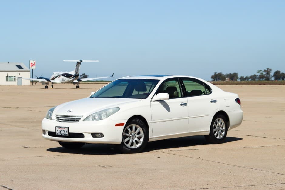 2004 Lexus ES sold for $8,200