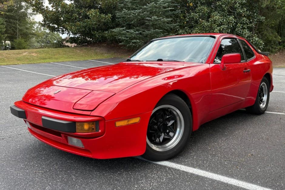 1984 Porsche 944 sold for $10,200