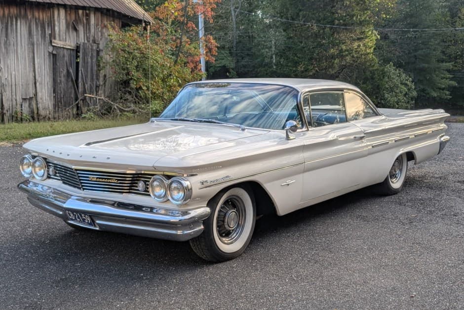 1960 Pontiac Bonneville sold for $13,750