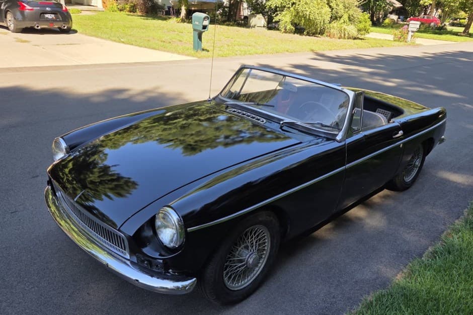1965 MG MGB sold for $5,700