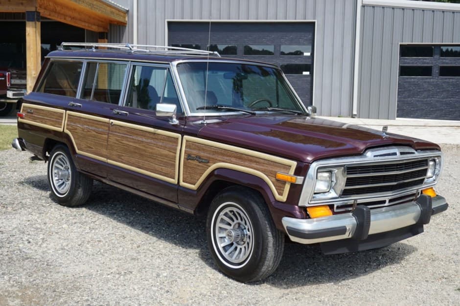 1988 Jeep SJ Grand Wagoneer sold for $14,694