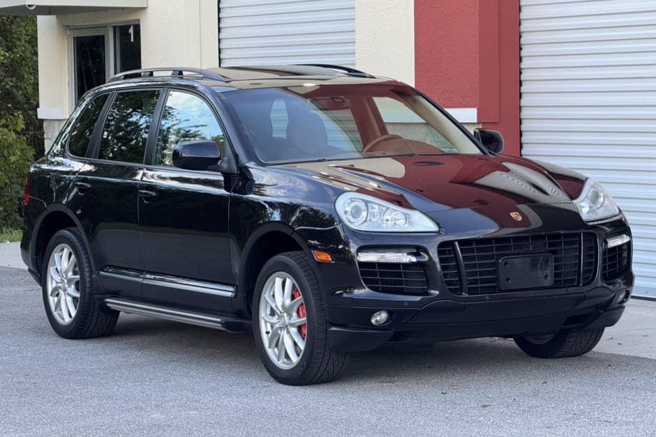 2010 Porsche 955/957 Cayenne (2003-2010) sold for $13,000