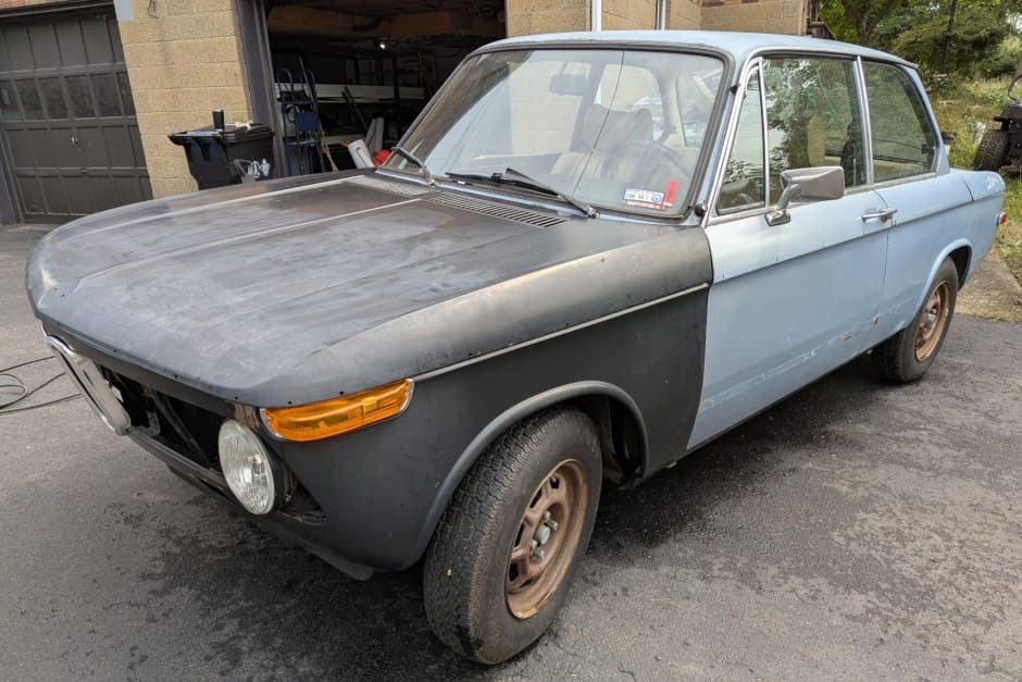 1976 BMW 2002 sold for $4,250